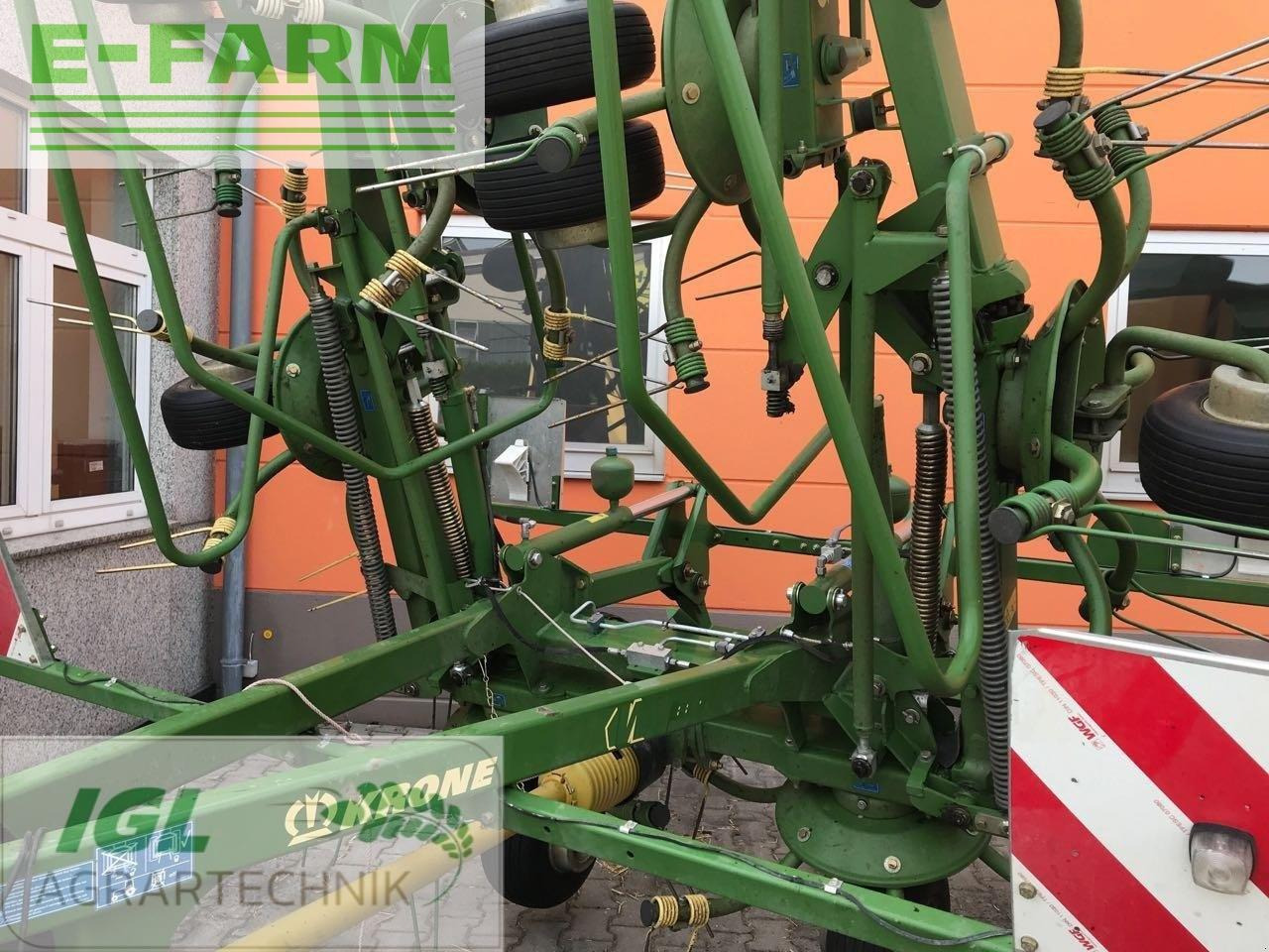 Krone kwt 8.82/8 - Szénaforgató: 5 kép. Krone kwt 8.82/8 - Szénaforgató: 5 kép.