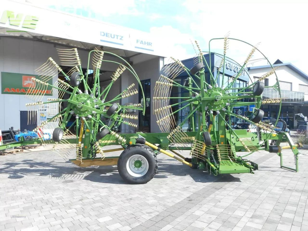 Krone swadro 1400 plus - Szénaforgató: 4 kép. Krone swadro 1400 plus - Szénaforgató: 4 kép.