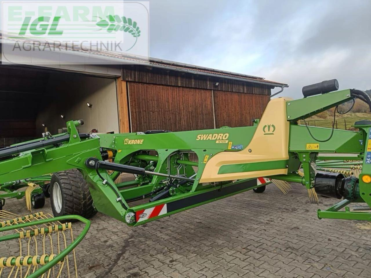 Krone swadro tc 1370 - Szénaforgató: 5 kép. Krone swadro tc 1370 - Szénaforgató: 5 kép.