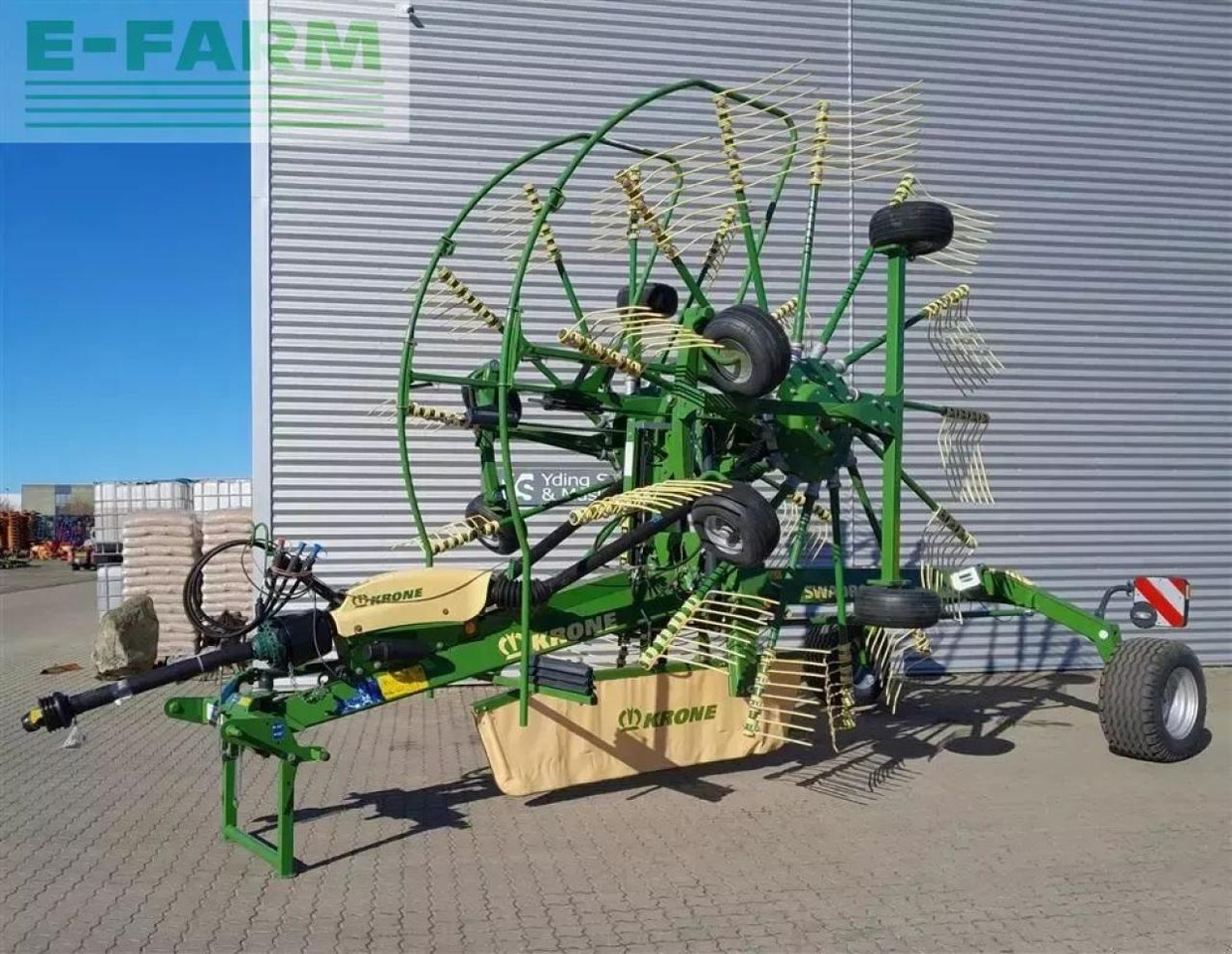 Krone swadro tc 880 - Szénaforgató: 1 kép. Krone swadro tc 880 - Szénaforgató: 1 kép.