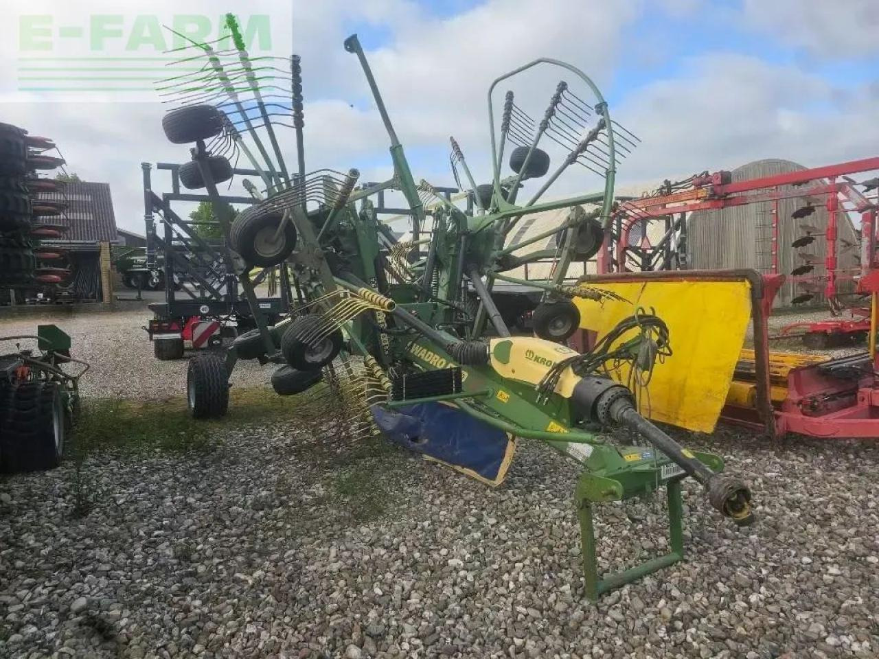 Krone swadro tc 880 plus - Szénaforgató: 2 kép. Krone swadro tc 880 plus - Szénaforgató: 2 kép.