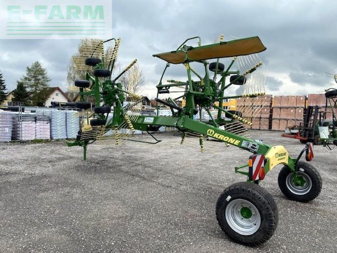 Krone swadro ts 620 - Szénaforgató: 4 kép. Krone swadro ts 620 - Szénaforgató: 4 kép.