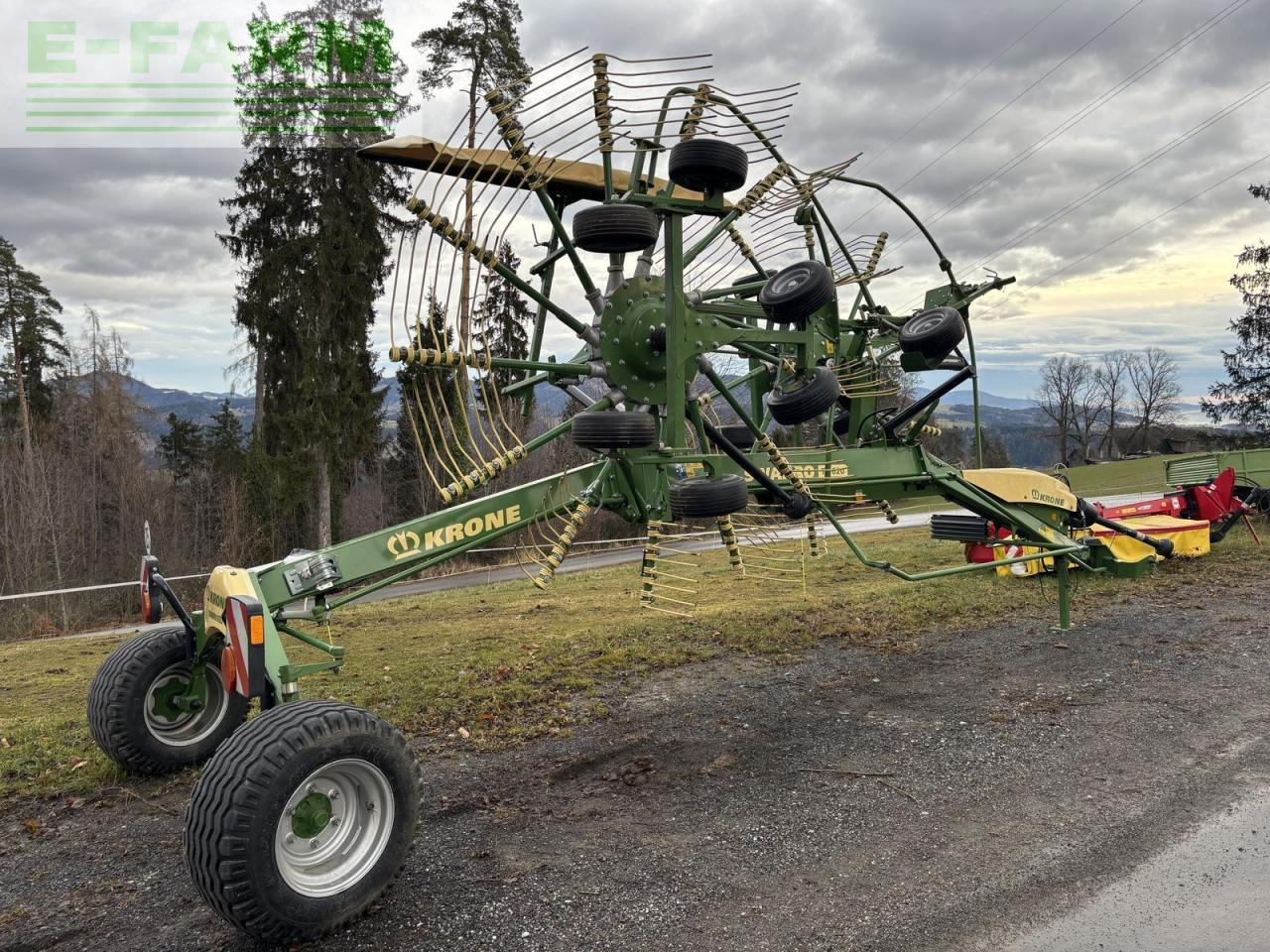 Krone swadro ts 620 - Szénaforgató: 2 kép. Krone swadro ts 620 - Szénaforgató: 2 kép.