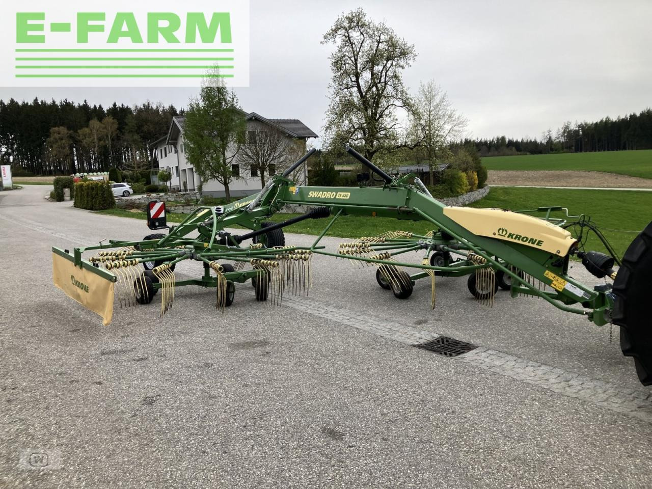 Szénaforgató Krone swadro ts 680: 14 kép.