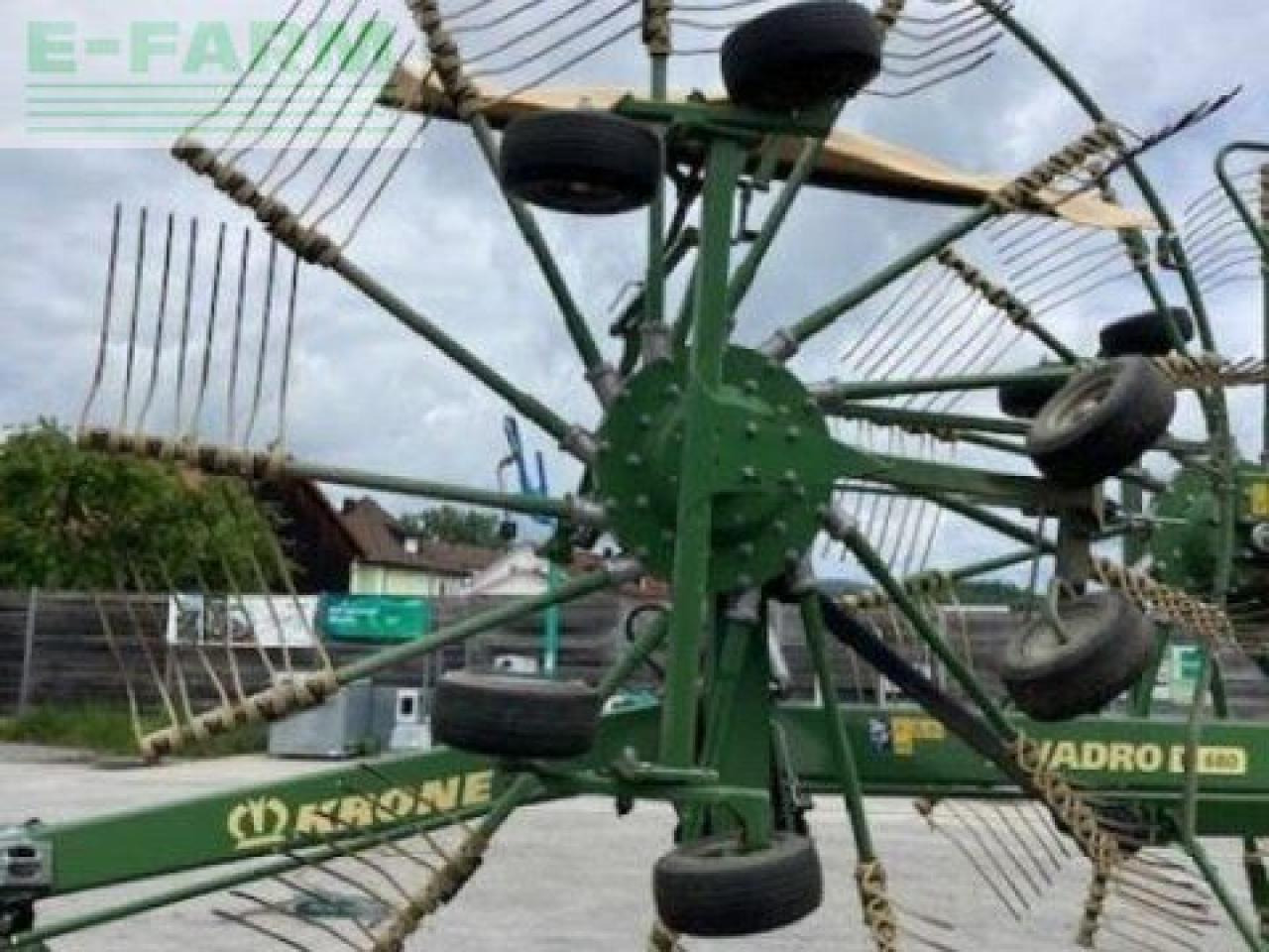 Krone swadro ts 680 - Szénaforgató: 2 kép. Krone swadro ts 680 - Szénaforgató: 2 kép.