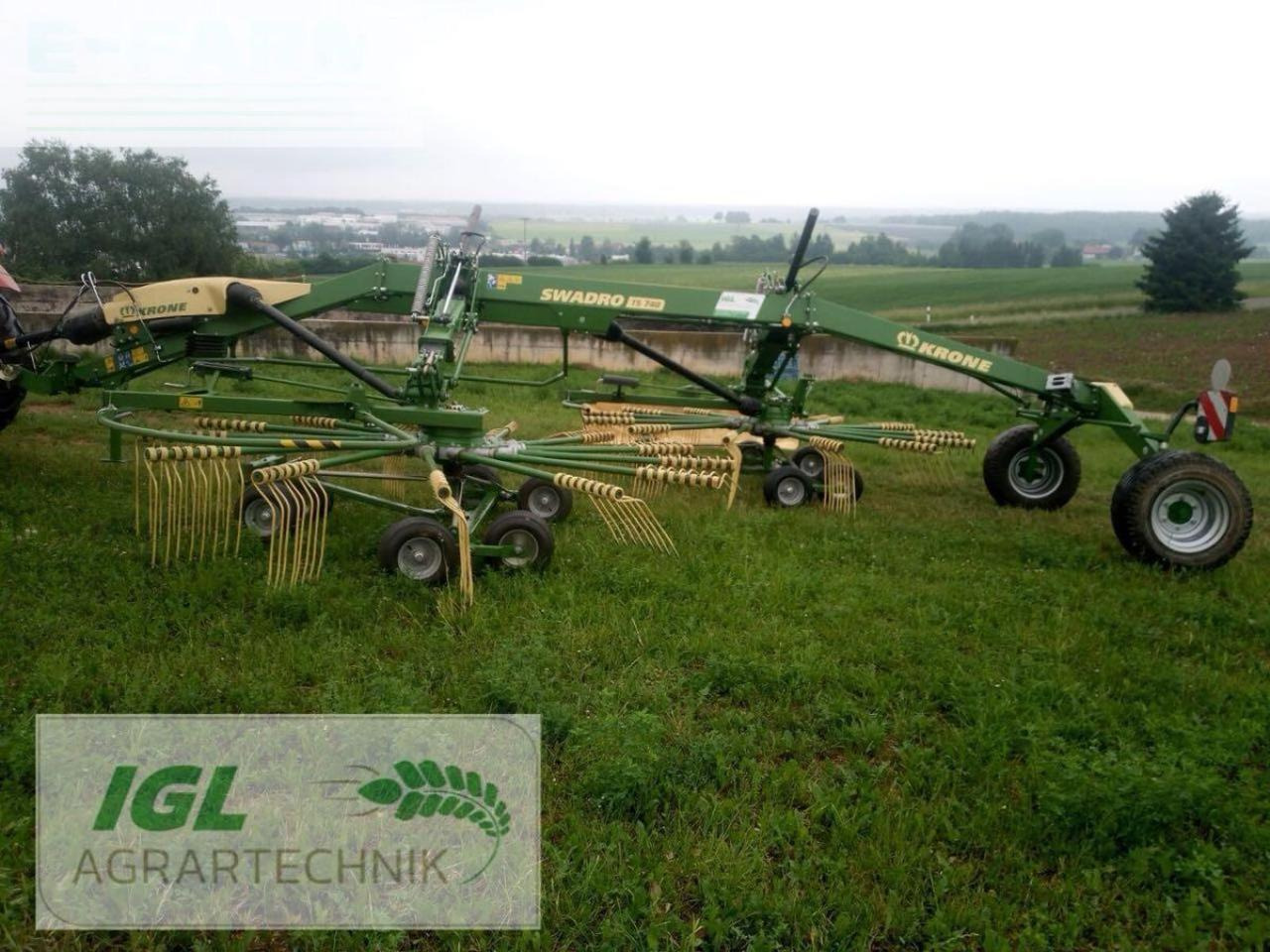 Krone swadro ts 740 - Szénaforgató: 3 kép. Krone swadro ts 740 - Szénaforgató: 3 kép.