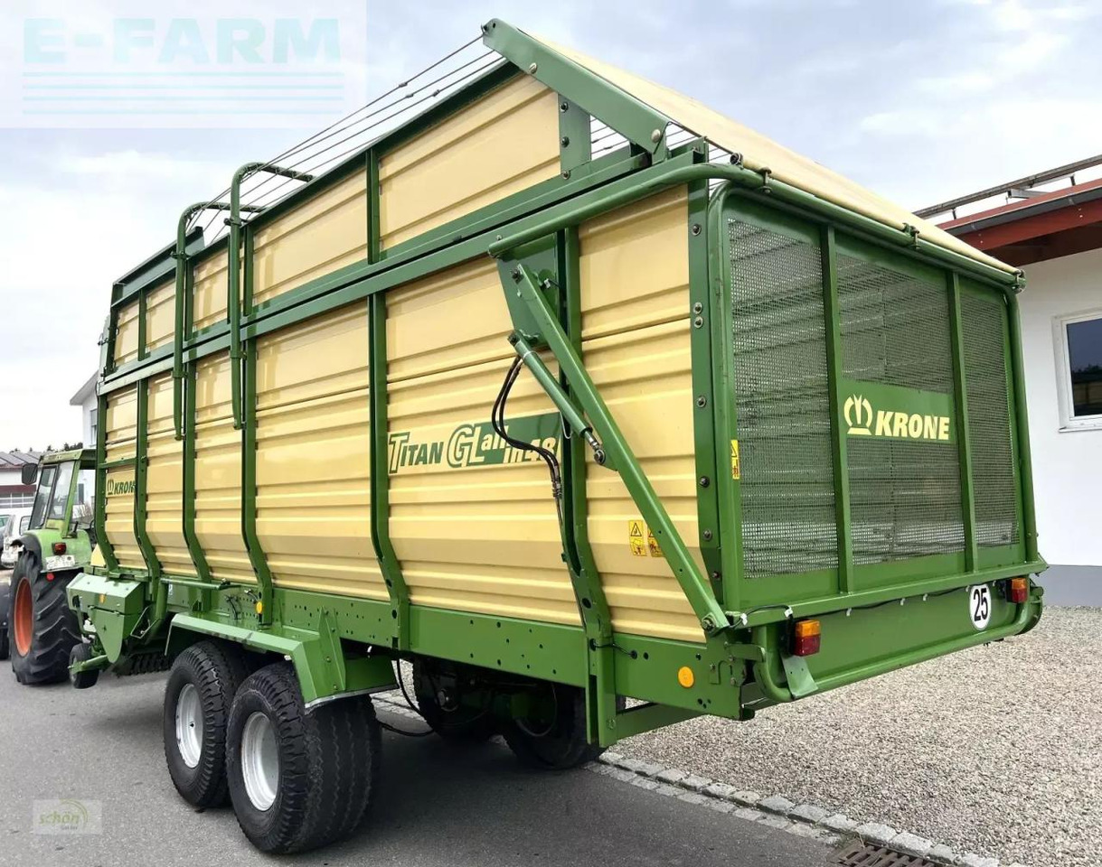 Krone titan 6/48 gl all in - ein großer schwingen-ladewagen mit druckluftbremse - Rendfelszedő: 4 kép. Krone titan 6/48 gl all in - ein großer schwingen-ladewagen mit druckluftbremse - Rendfelszedő: 4 kép.
