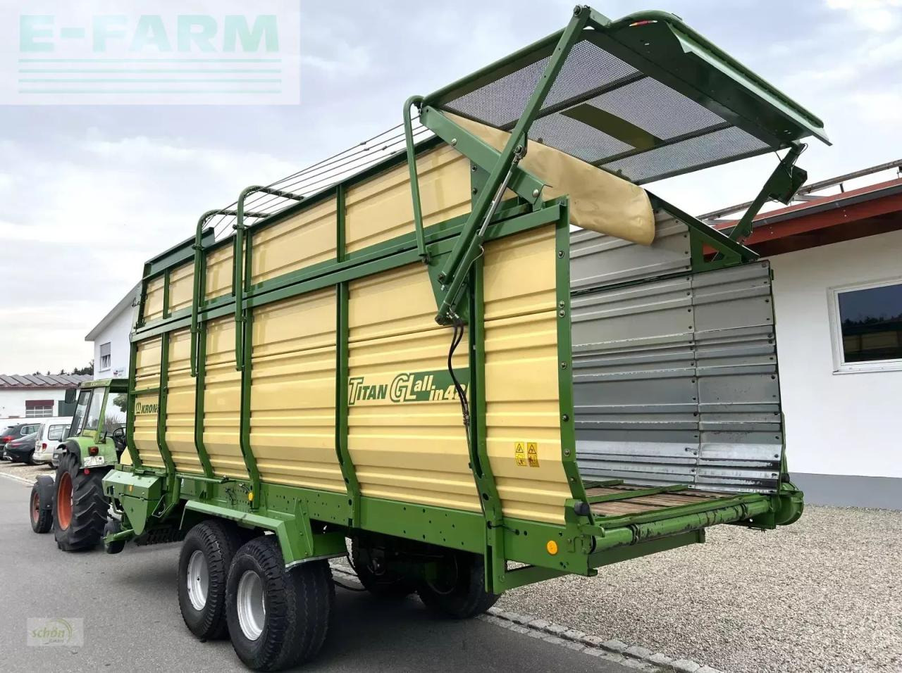 Krone titan 6/48 gl all in - ein großer schwingen-ladewagen mit druckluftbremse - Rendfelszedő: 5 kép. Krone titan 6/48 gl all in - ein großer schwingen-ladewagen mit druckluftbremse - Rendfelszedő: 5 kép.