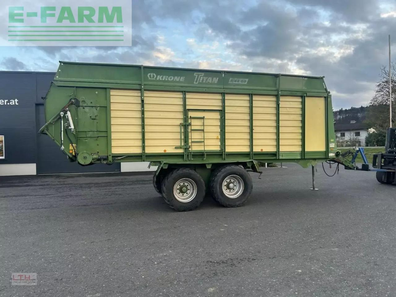 Krone titan r 48 gd - Mezőgazdasági pótkocsi: 3 kép. Krone titan r 48 gd - Mezőgazdasági pótkocsi: 3 kép.