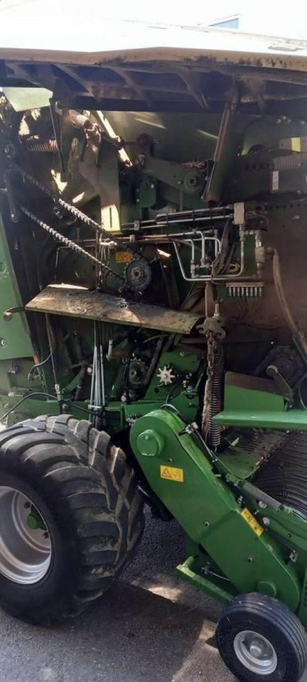 Krone v 150 xc tandem - Kocka bálázó: 5 kép. Krone v 150 xc tandem - Kocka bálázó: 5 kép.