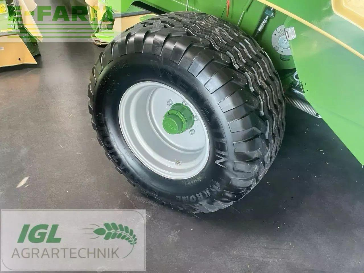 Krone varipack v 165 xc - Kocka bálázó: 4 kép. Krone varipack v 165 xc - Kocka bálázó: 4 kép.