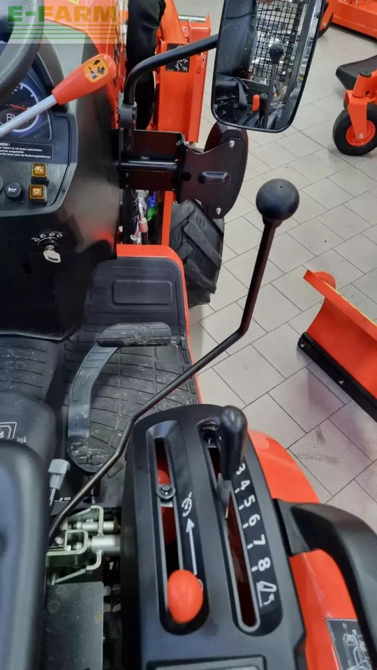 Traktor Kubota b2-261 hydrostat: 7 kép. Traktor Kubota b2-261 hydrostat: 7 kép.