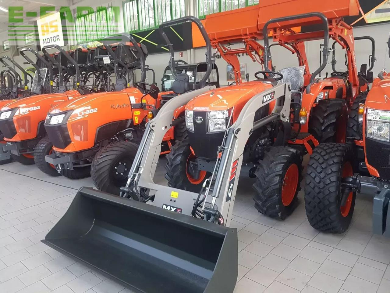 Traktor Kubota l1-552 rops: 6 kép.
