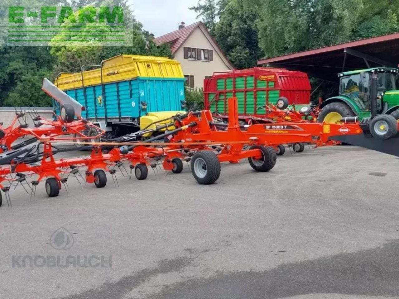 Kuhn 15003 t - Szénaforgató: 2 kép. Kuhn 15003 t - Szénaforgató: 2 kép.