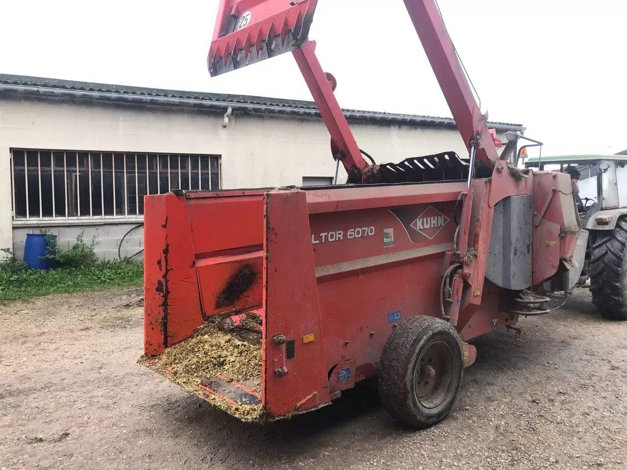 Kuhn altor 6070 - Silózó berendezések: 3 kép. Kuhn altor 6070 - Silózó berendezések: 3 kép.