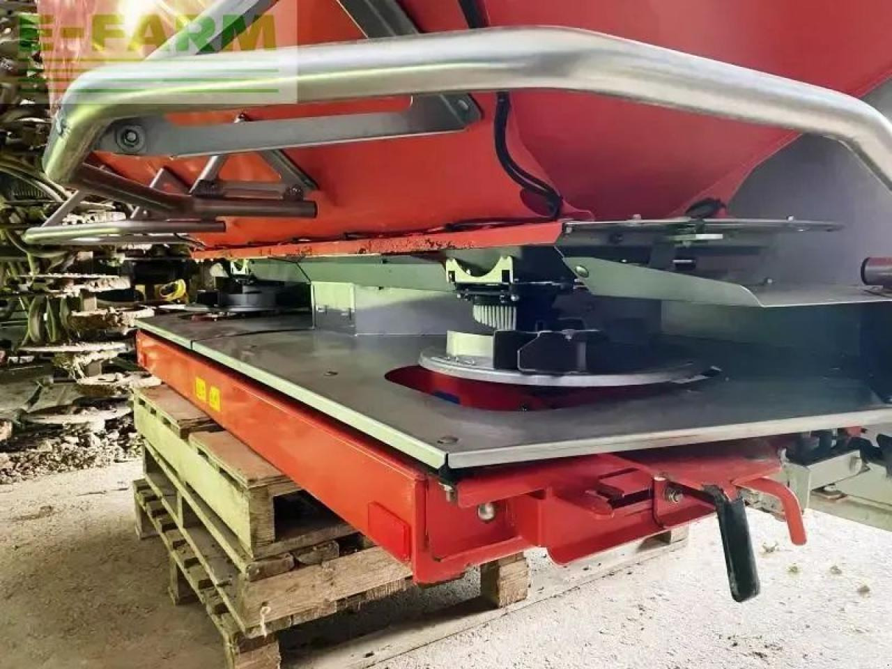 Kuhn axera 1102 h-emc - Műtrágyaszóró: 4 kép. Kuhn axera 1102 h-emc - Műtrágyaszóró: 4 kép.