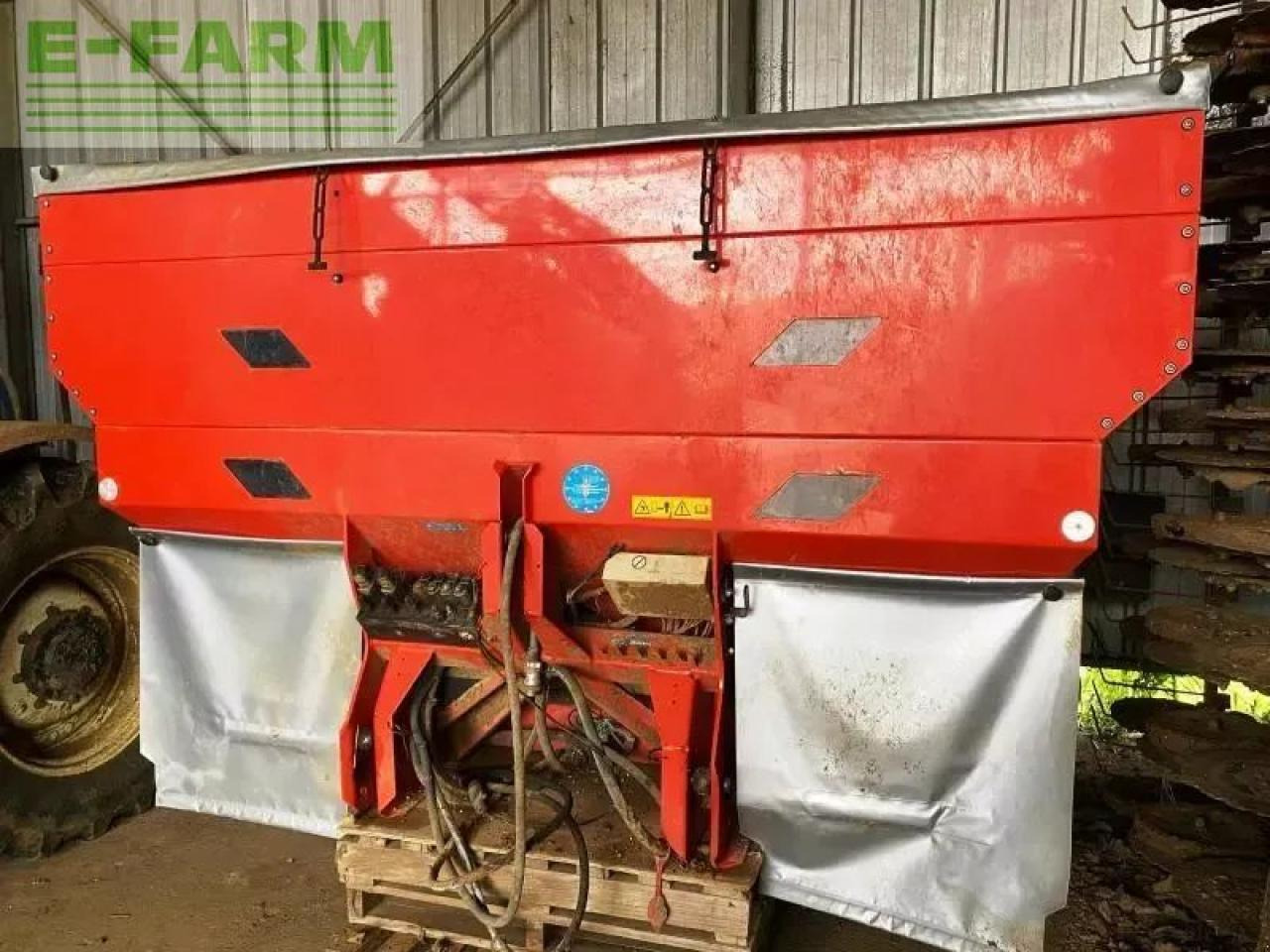 Kuhn axera 1102 h-emc - Műtrágyaszóró: 1 kép. Kuhn axera 1102 h-emc - Műtrágyaszóró: 1 kép.