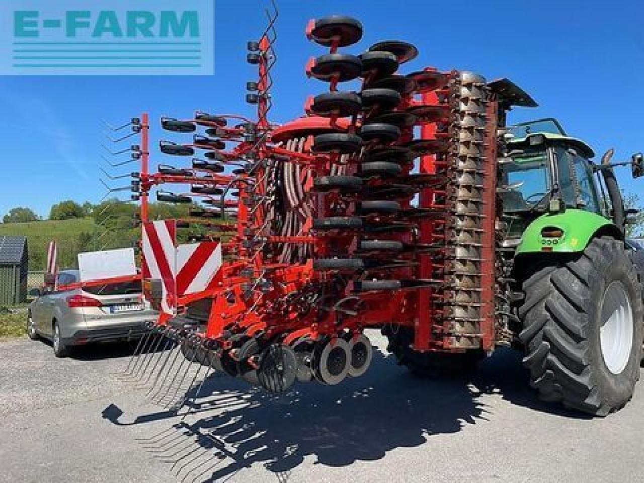 Kuhn drillkombi btf 5000 r mit fronttank und kreisele - Szemenkénti vetőgép: 4 kép. Kuhn drillkombi btf 5000 r mit fronttank und kreisele - Szemenkénti vetőgép: 4 kép.