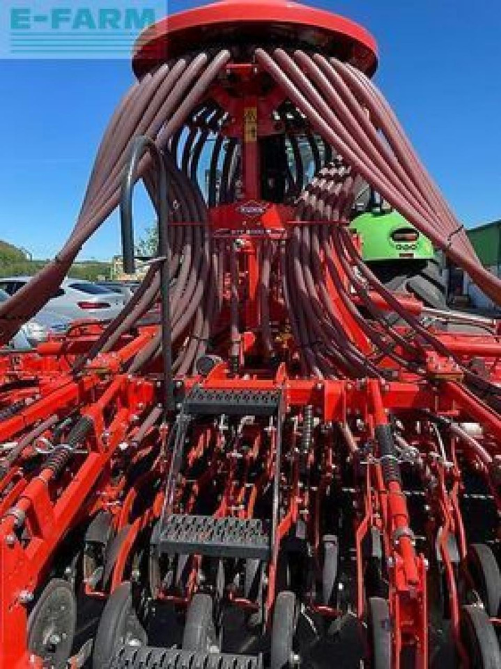 Kuhn drillkombi btf 5000 r mit fronttank und kreisele - Szemenkénti vetőgép: 2 kép. Kuhn drillkombi btf 5000 r mit fronttank und kreisele - Szemenkénti vetőgép: 2 kép.