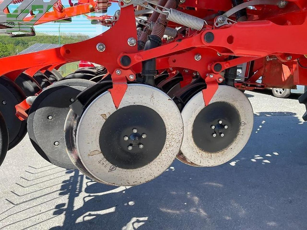 Kuhn drillkombi btf 5000 r mit fronttank und kreiselegge - Szemenkénti vetőgép: 5 kép. Kuhn drillkombi btf 5000 r mit fronttank und kreiselegge - Szemenkénti vetőgép: 5 kép.
