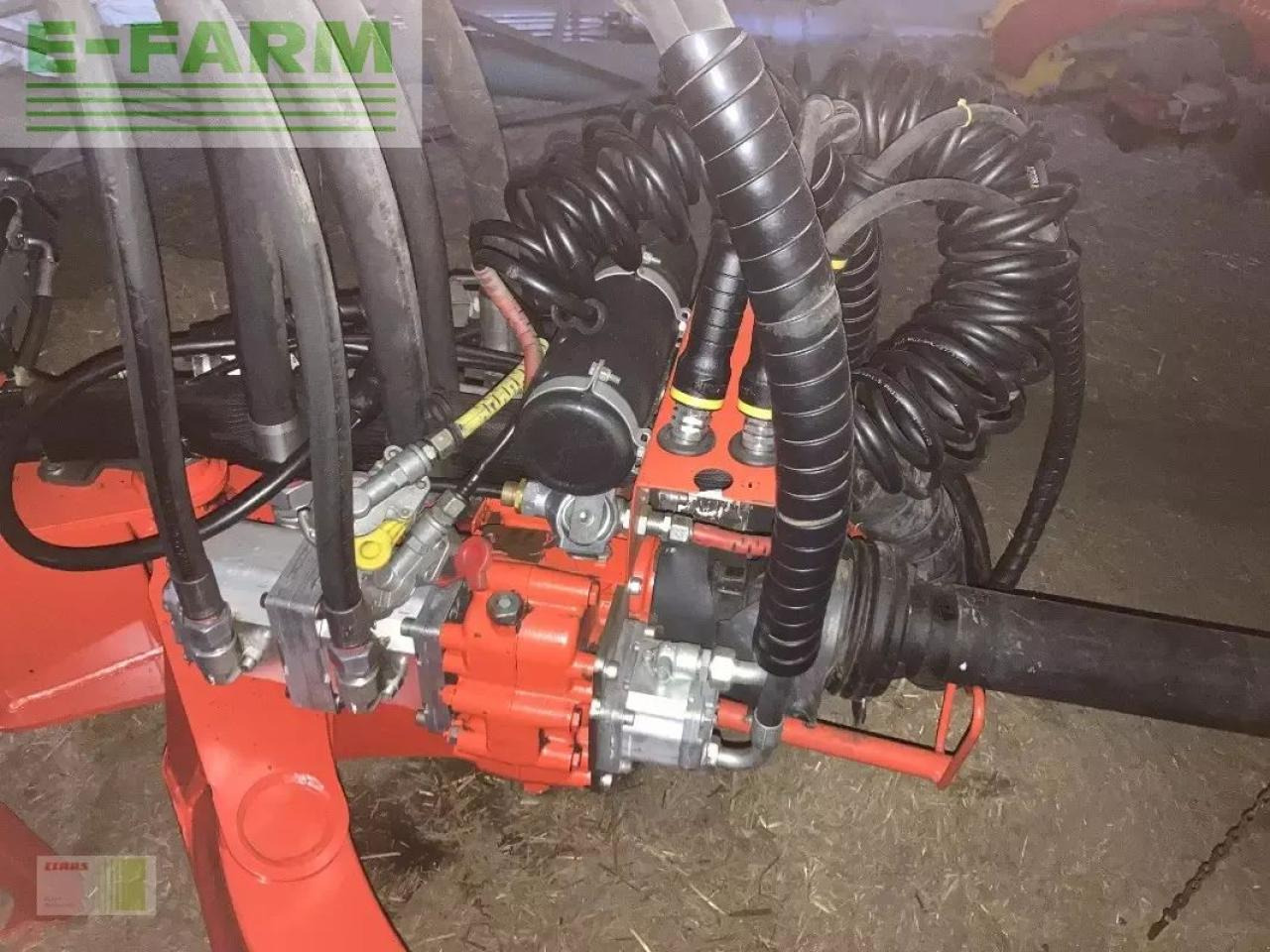 Kuhn ga 13131 - Szénaforgató: 3 kép. Kuhn ga 13131 - Szénaforgató: 3 kép.