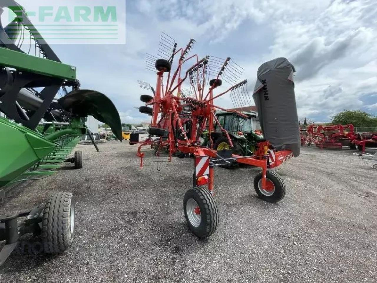 Kuhn ga 7501+ - Szénaforgató: 2 kép. Kuhn ga 7501+ - Szénaforgató: 2 kép.