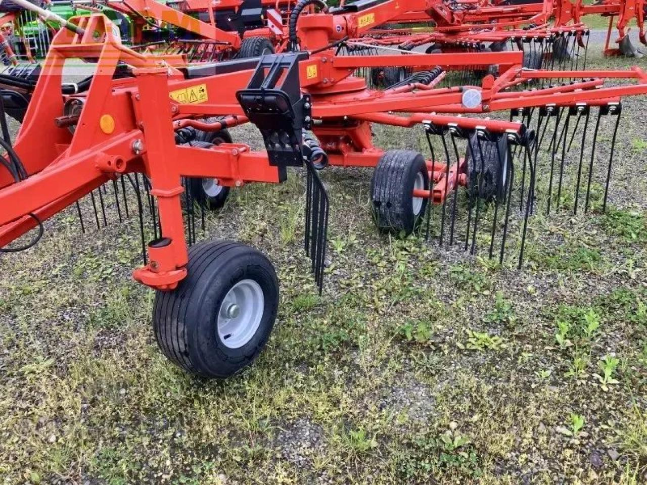 Kuhn ga 7932 - Szénaforgató: 1 kép. Kuhn ga 7932 - Szénaforgató: 1 kép.