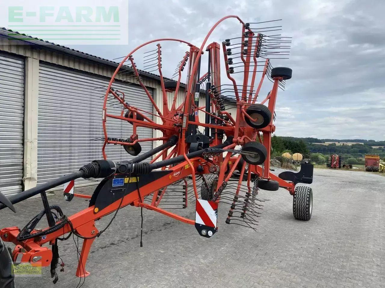 Kuhn ga 8731 - Szénaforgató: 4 kép. Kuhn ga 8731 - Szénaforgató: 4 kép.