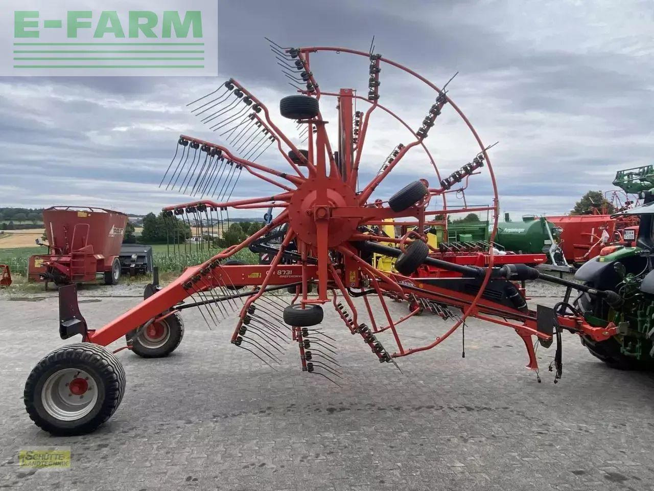 Kuhn ga 8731 - Szénaforgató: 2 kép. Kuhn ga 8731 - Szénaforgató: 2 kép.