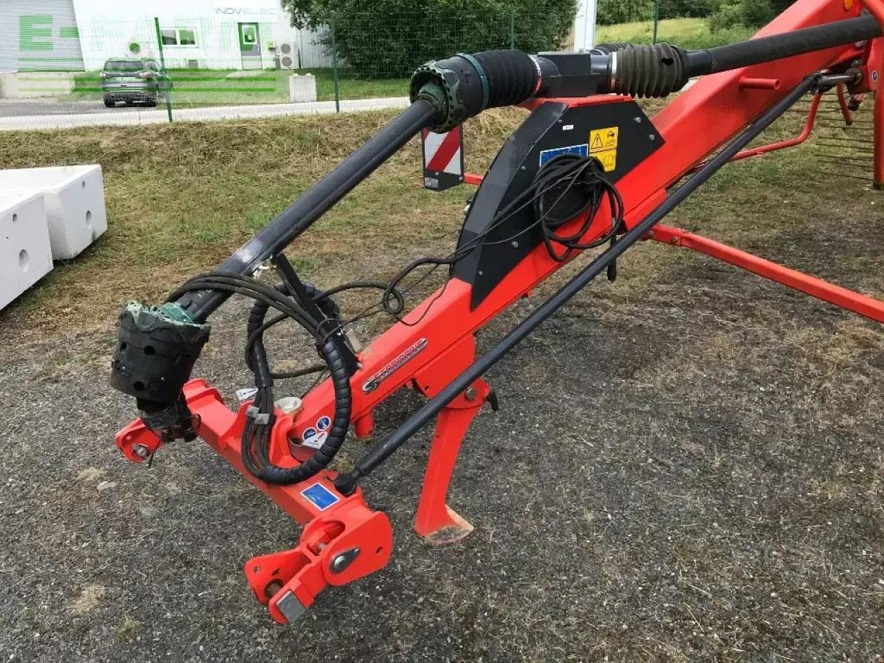 Szénaforgató Kuhn ga 8830: 8 kép.