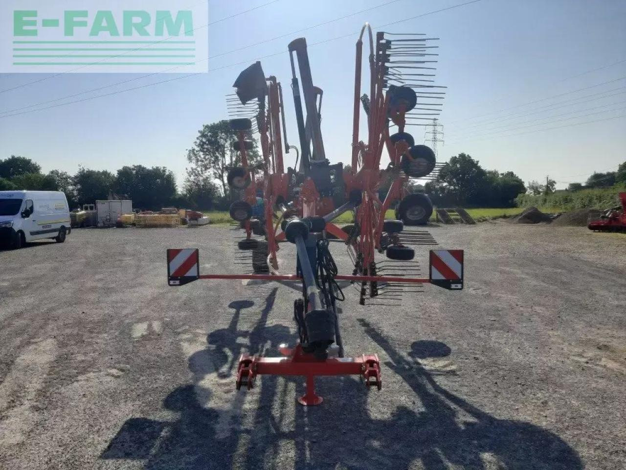 Kuhn ga 8830 - Szénaforgató: 3 kép. Kuhn ga 8830 - Szénaforgató: 3 kép.