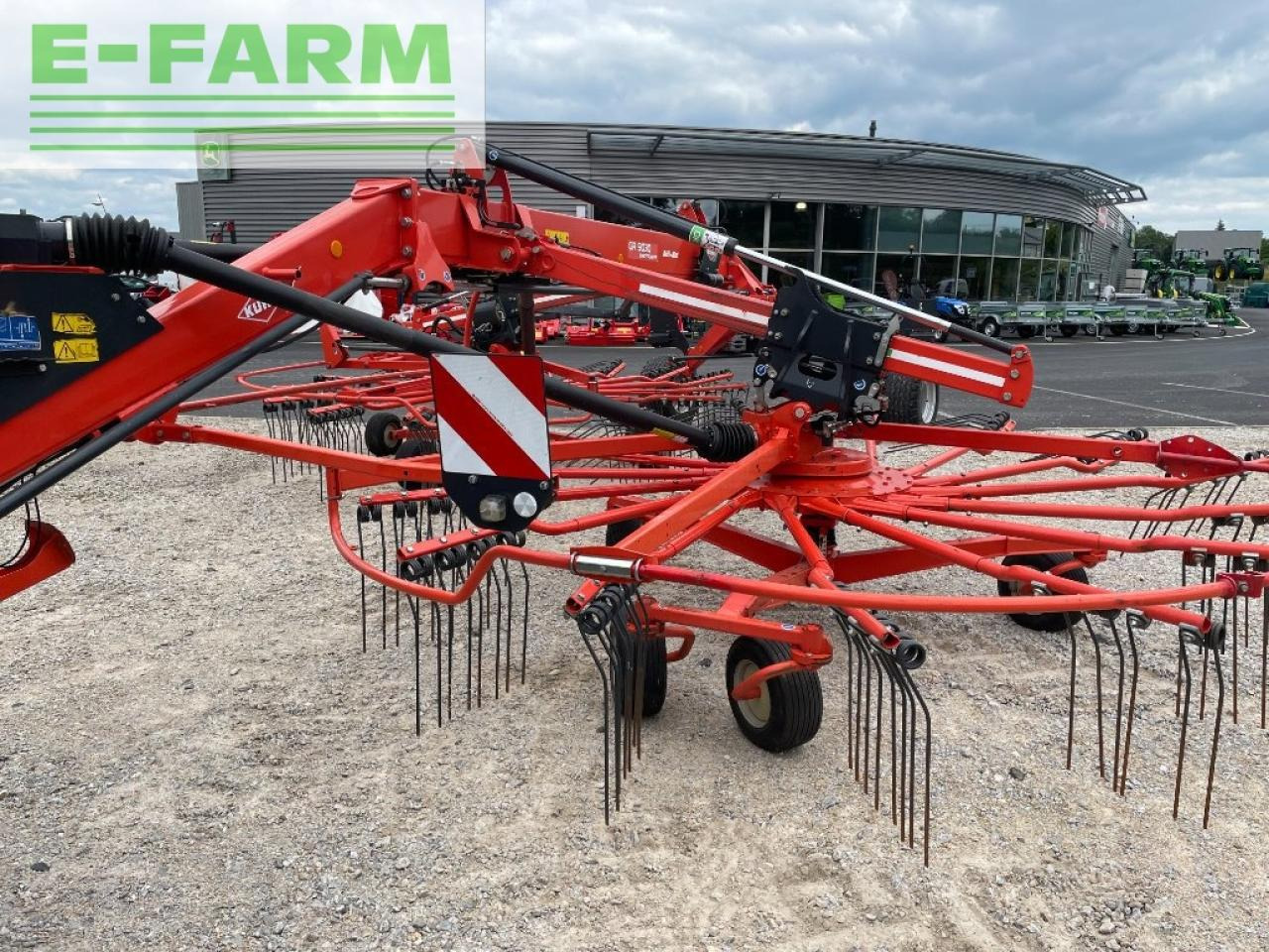 Kuhn ga 9030 - Szénaforgató: 3 kép. Kuhn ga 9030 - Szénaforgató: 3 kép.