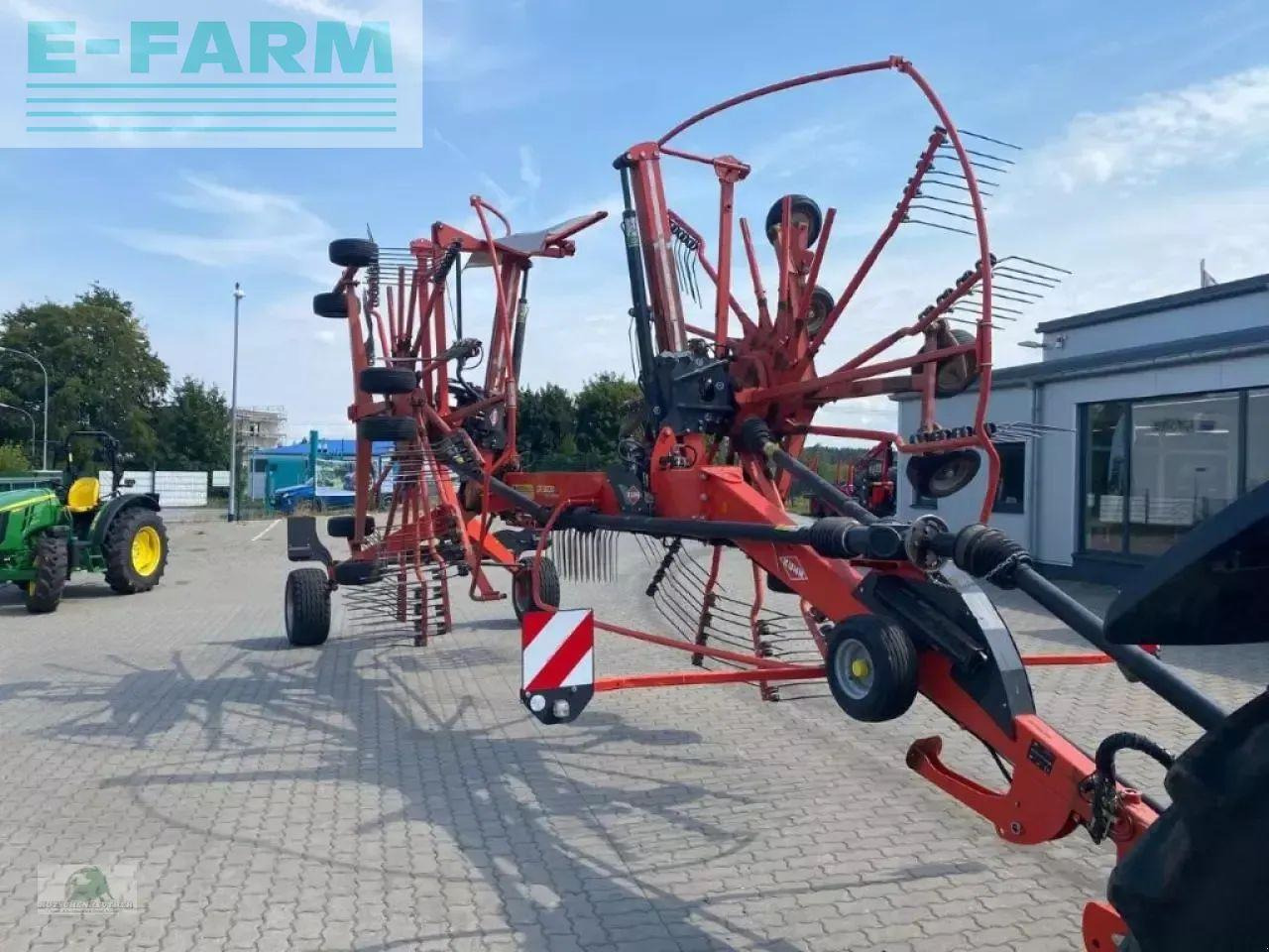 Kuhn ga 9030 - Szénaforgató: 2 kép. Kuhn ga 9030 - Szénaforgató: 2 kép.
