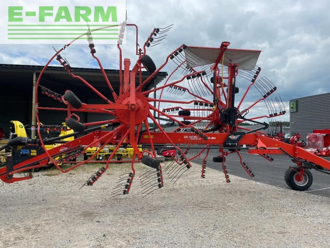 Kuhn ga 9030 - Szénaforgató: 1 kép. Kuhn ga 9030 - Szénaforgató: 1 kép.
