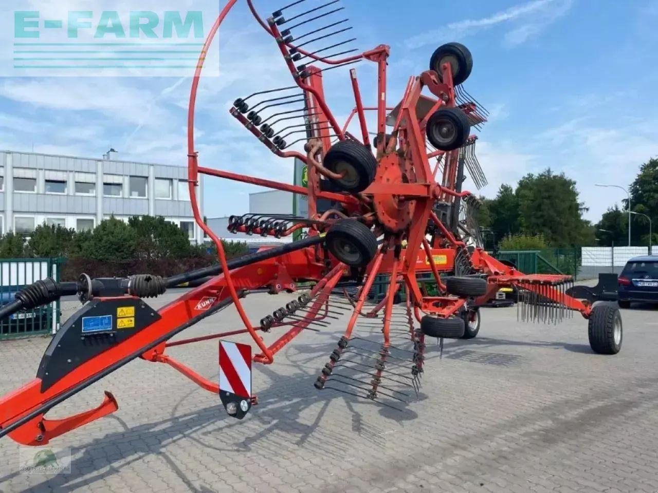 Kuhn ga 9030 - Szénaforgató: 3 kép. Kuhn ga 9030 - Szénaforgató: 3 kép.