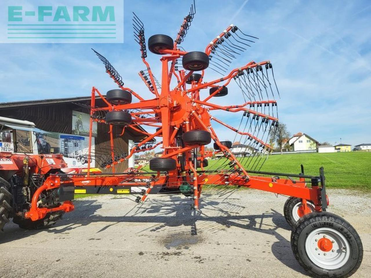 Kuhn ga7501+ 2-kreisel-mittelschwader - Szénaforgató: 4 kép. Kuhn ga7501+ 2-kreisel-mittelschwader - Szénaforgató: 4 kép.