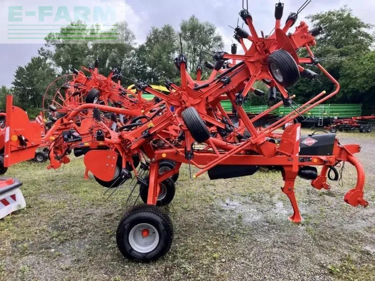 Kuhn gf 10803 t - Szénaforgató: 2 kép. Kuhn gf 10803 t - Szénaforgató: 2 kép.