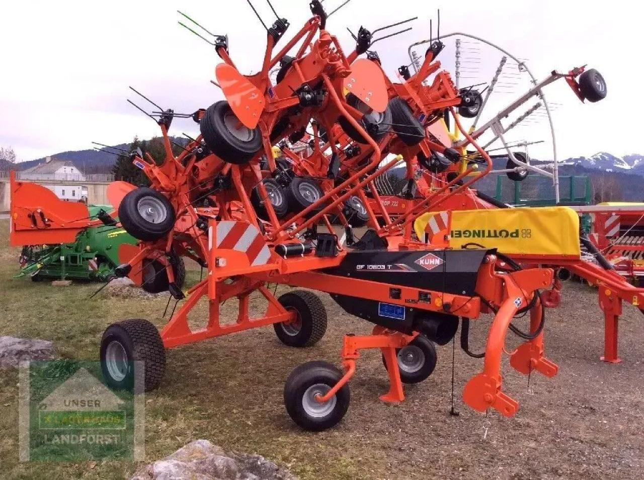 Kuhn gf 10803 t - Szénaforgató: 3 kép. Kuhn gf 10803 t - Szénaforgató: 3 kép.