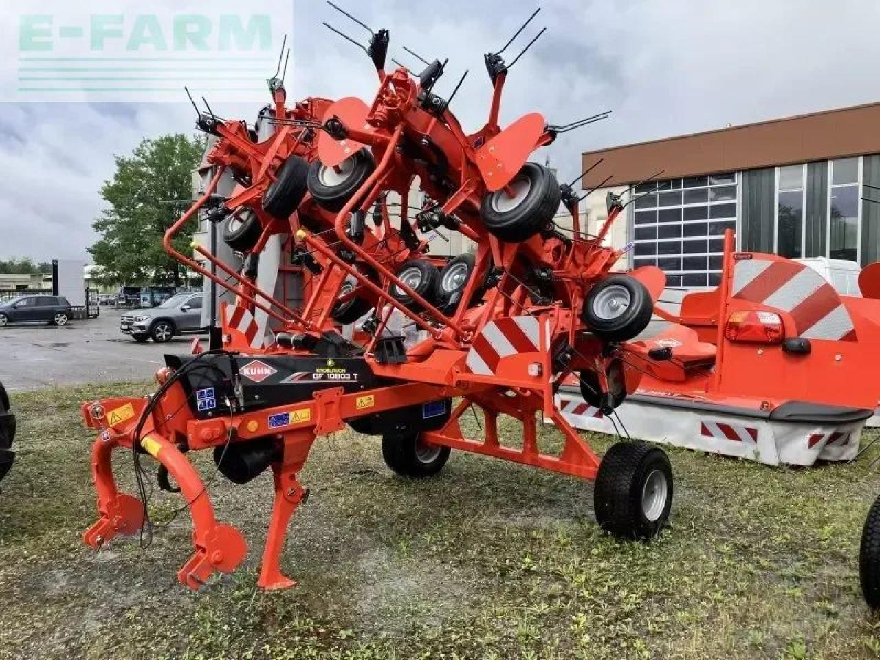 Kuhn gf 10803 t - Szénaforgató: 4 kép. Kuhn gf 10803 t - Szénaforgató: 4 kép.