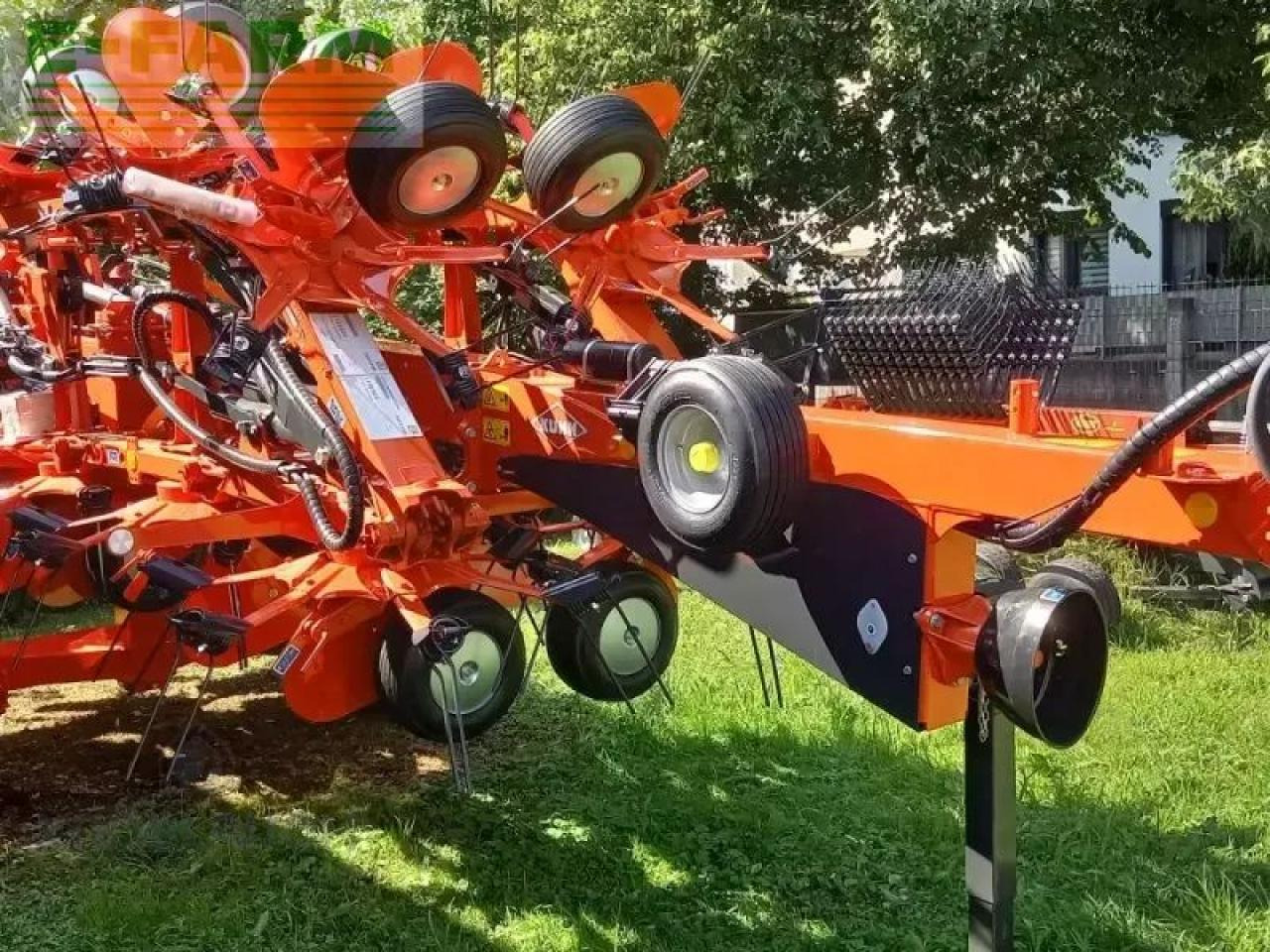 Kuhn gf 17003 t - Szénaforgató: 1 kép. Kuhn gf 17003 t - Szénaforgató: 1 kép.
