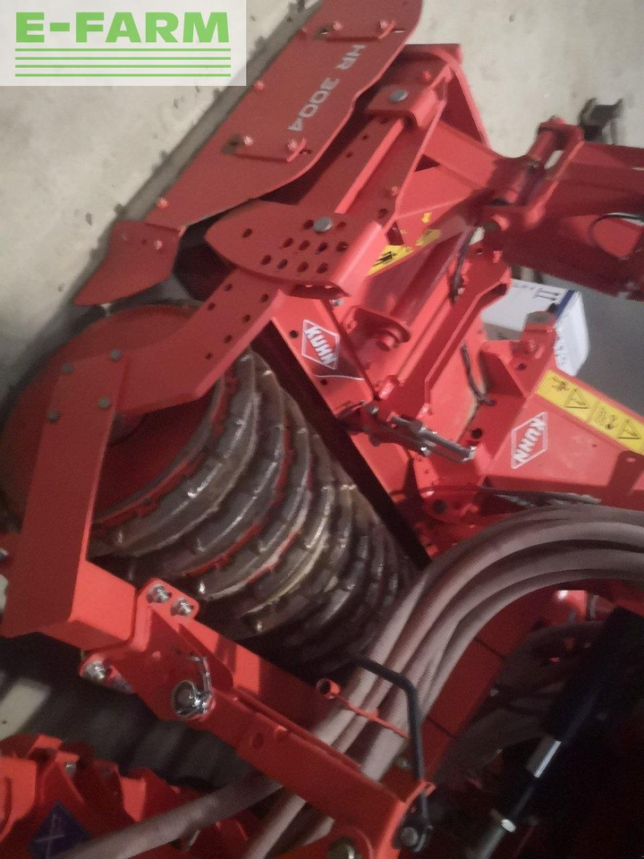 Kuhn hr 3004 - Talajművelő gep: 2 kép. Kuhn hr 3004 - Talajművelő gep: 2 kép.