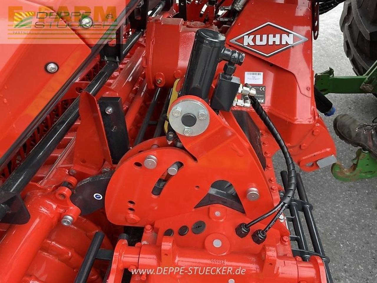 Kuhn hr3030 + venta3030 - Talajművelő gep: 2 kép. Kuhn hr3030 + venta3030 - Talajművelő gep: 2 kép.