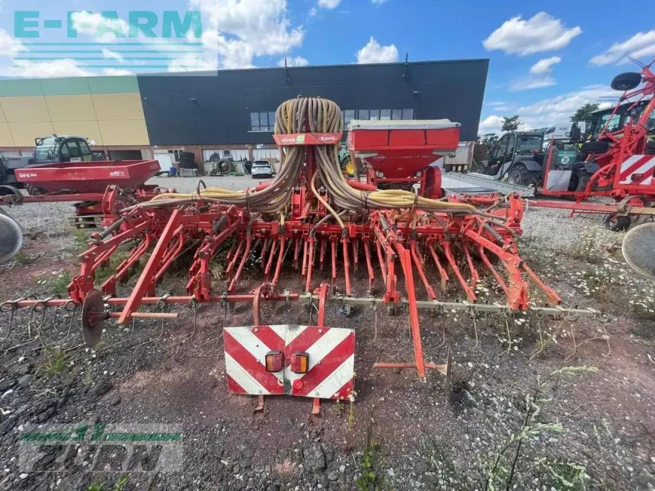 Kuhn hr5004dr + venta tf 702 - Kombinált vetőgép: 4 kép. Kuhn hr5004dr + venta tf 702 - Kombinált vetőgép: 4 kép.