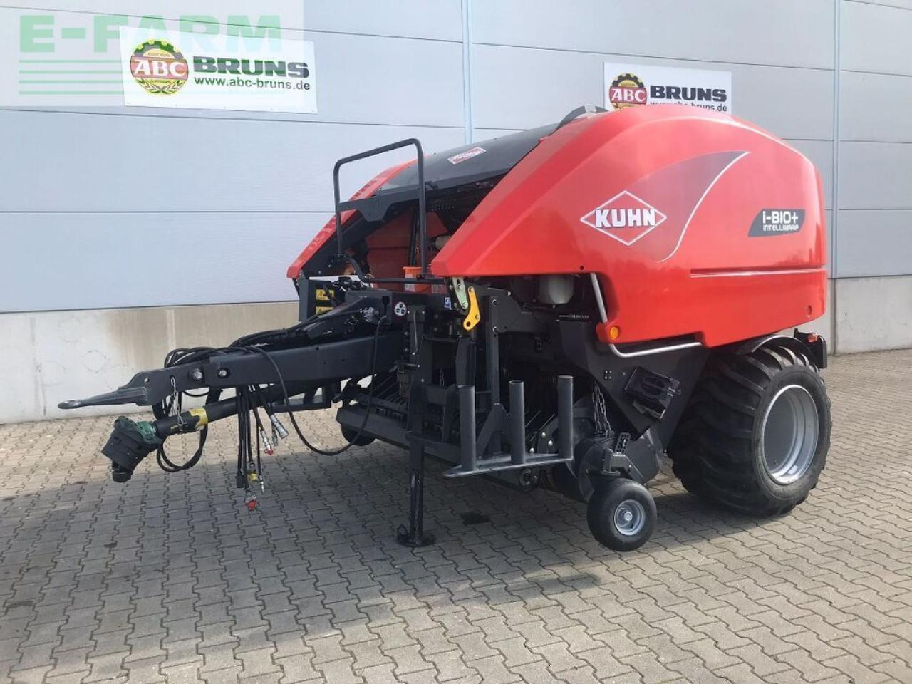 Kuhn i-bio+ oc 23 - Kocka bálázó: 1 kép. Kuhn i-bio+ oc 23 - Kocka bálázó: 1 kép.