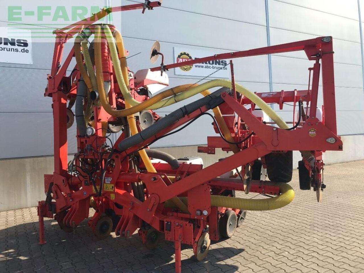 Kuhn maxima 2 - Precíziós vetőgép: 2 kép. Kuhn maxima 2 - Precíziós vetőgép: 2 kép.