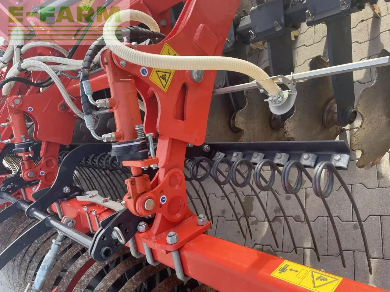 Kuhn optimer + 503r - Tárcsás borona: 4 kép. Kuhn optimer + 503r - Tárcsás borona: 4 kép.
