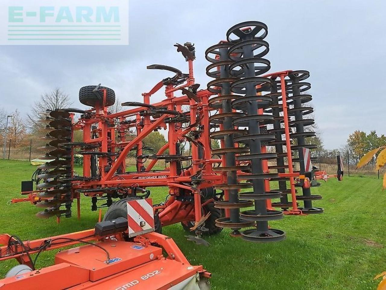 Kuhn performer 6000 - Kombinált vetőgép: 5 kép. Kuhn performer 6000 - Kombinált vetőgép: 5 kép.