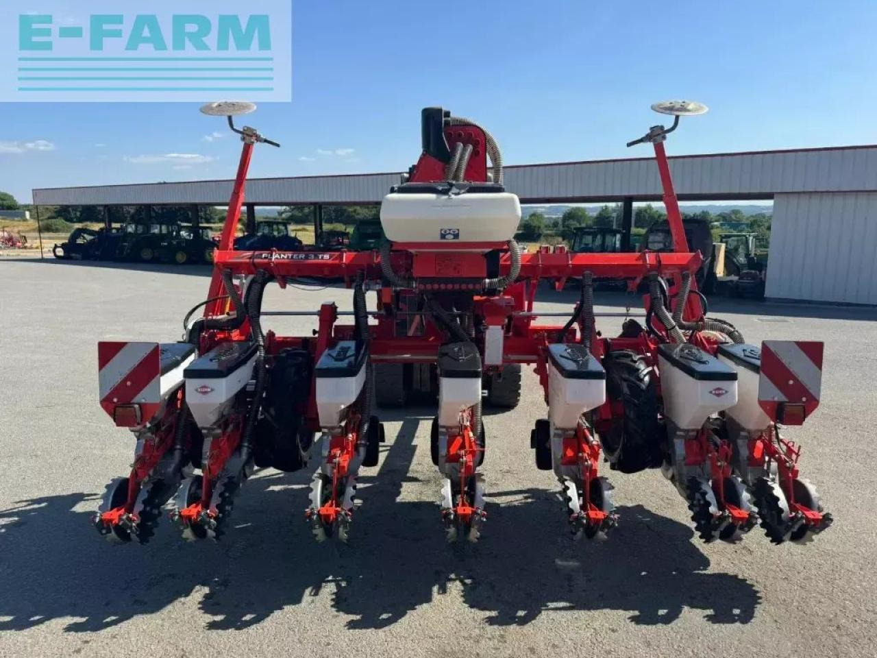 Kuhn planter 3 ts - Precíziós vetőgép: 4 kép. Kuhn planter 3 ts - Precíziós vetőgép: 4 kép.