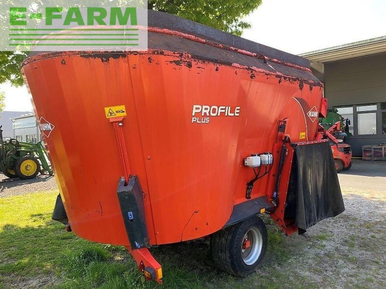 Kuhn profile plus 1670 mit strohgebläse - Etetőkocsi: 3 kép. Kuhn profile plus 1670 mit strohgebläse - Etetőkocsi: 3 kép.