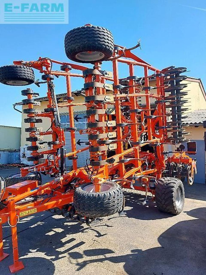 Kuhn prolander 7500 mit upgrade der zusätzl. stützrad - Kombinált vetőgép: 1 kép. Kuhn prolander 7500 mit upgrade der zusätzl. stützrad - Kombinált vetőgép: 1 kép.